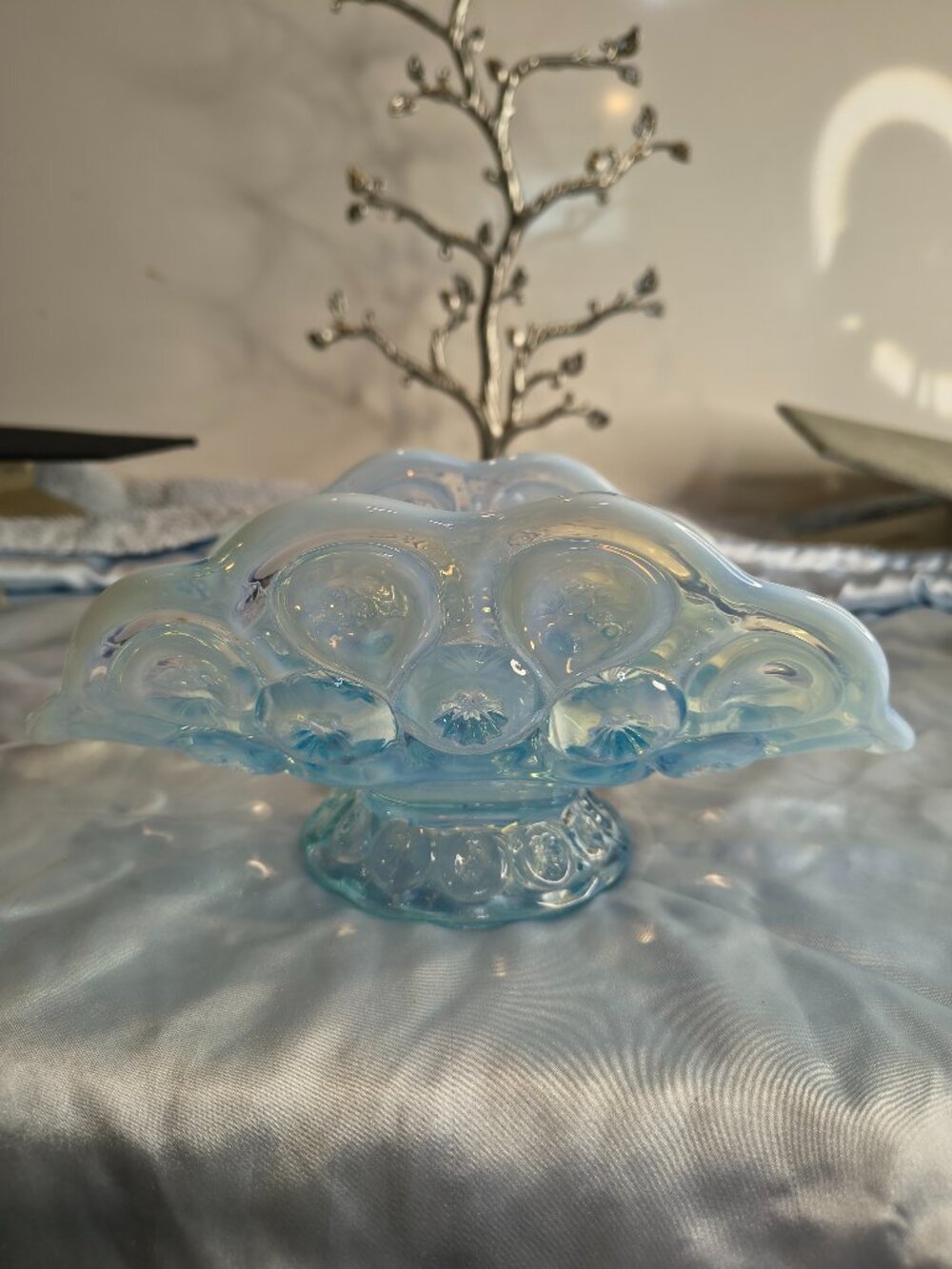 Vintage L.E. Smith Blue Opalescent Banana Boat Basket